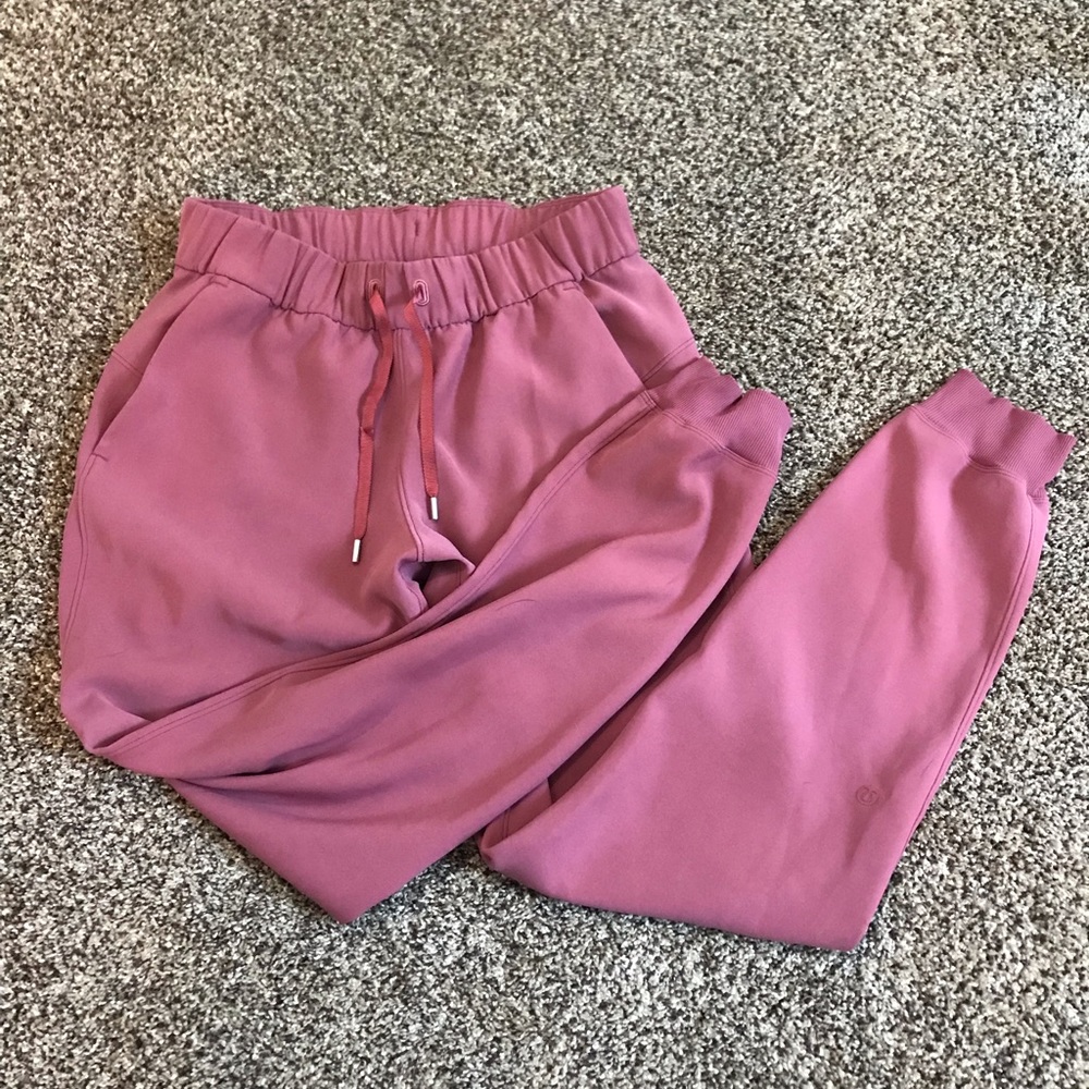 Lululemon On the fly 28” jogger